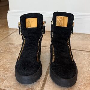 Giuseppe Zanotti Black Suede & Fur Ankle Winter Boots. Sz 8.5 like new. Comfy